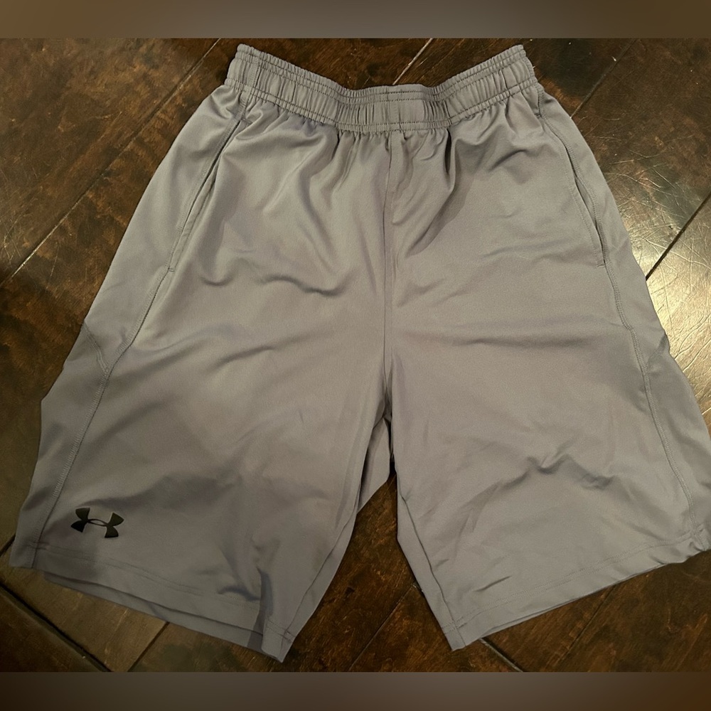 Men’s Under Armour basketball athletic shorts heat gear pockets